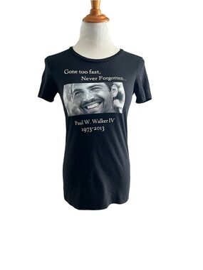 Macy's Black Short Sleeve Memorial Graphic Tee